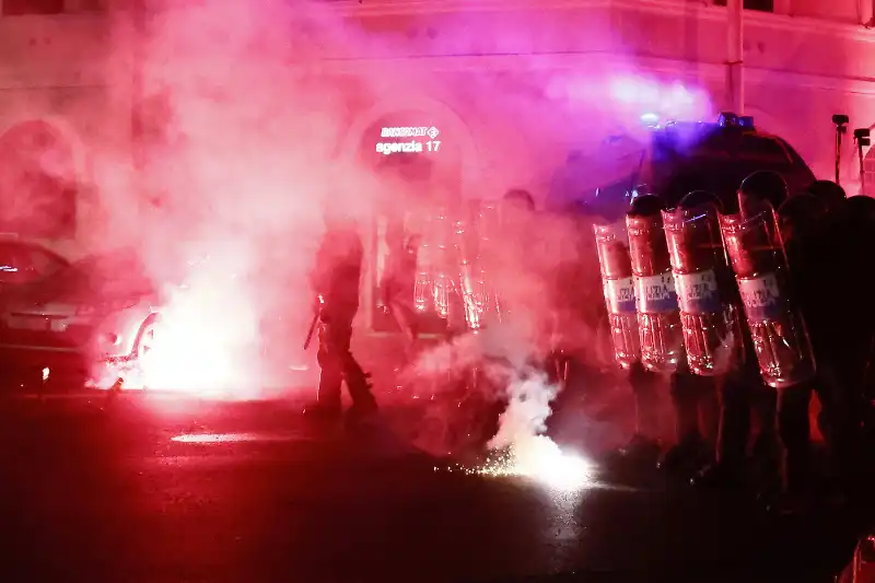 scontri alla manifestazione per ramy elgaml a roma   7