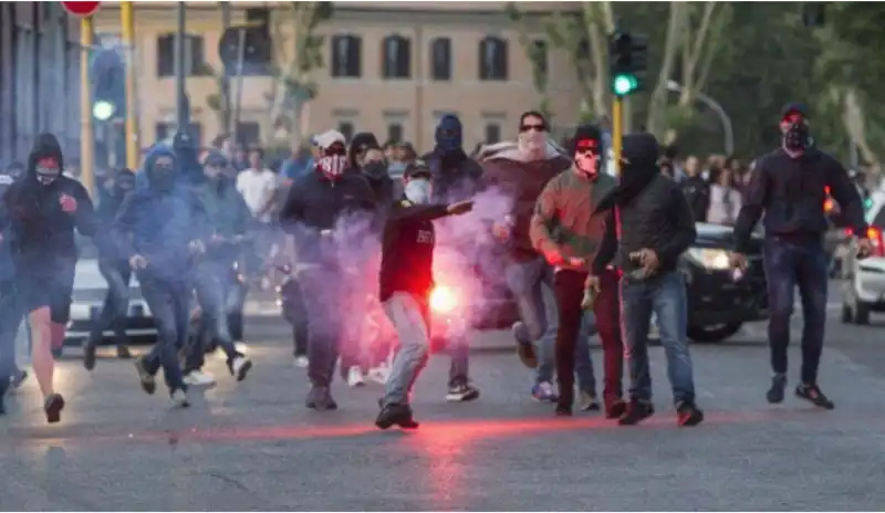 scontri tifosi torino e juve