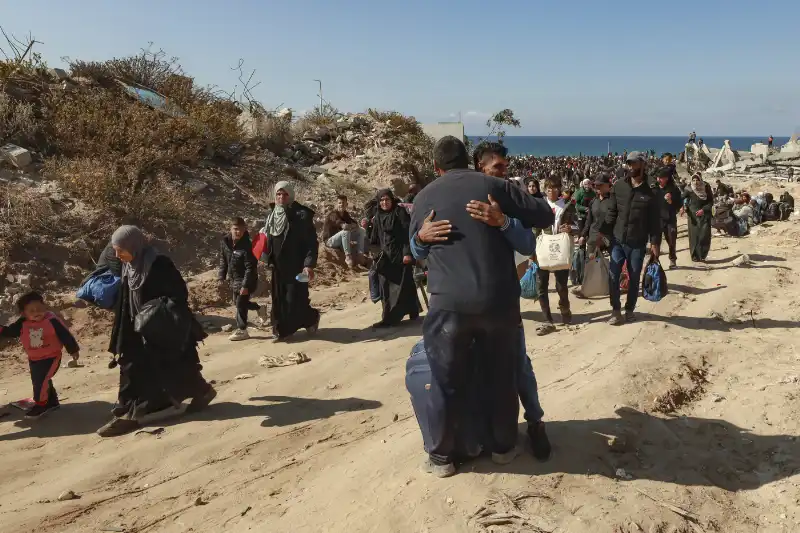 striscia di gaza   il controesodo dal sud al nord della striscia   foto lapresse   24