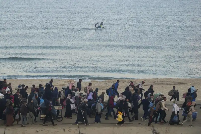 striscia di gaza   il controesodo dal sud al nord della striscia   foto lapresse   9