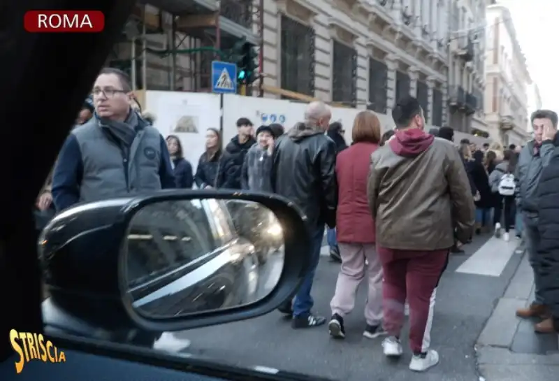 striscia la notizia entra nelle zone pedonali di roma e torino 3