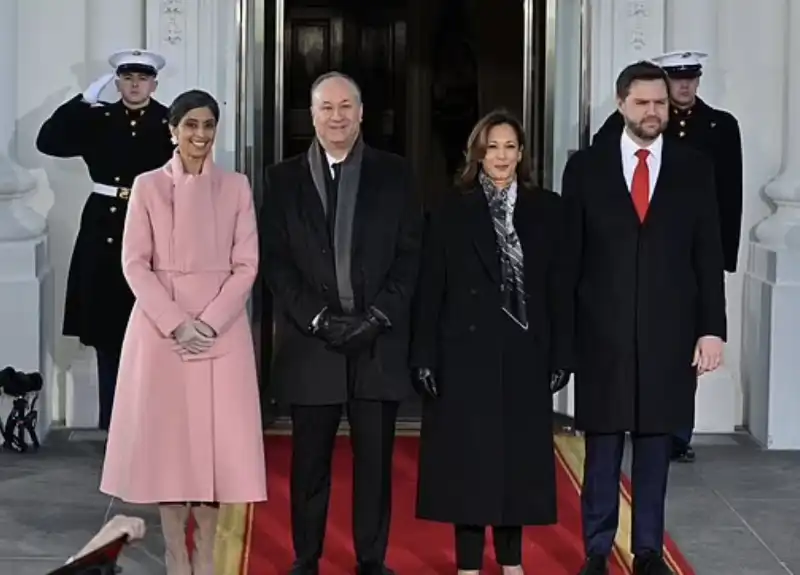 usha e jd vance con doug ehmoff e kamala harris   inauguration day 