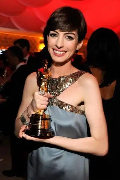 ANNE HATHAWAY 