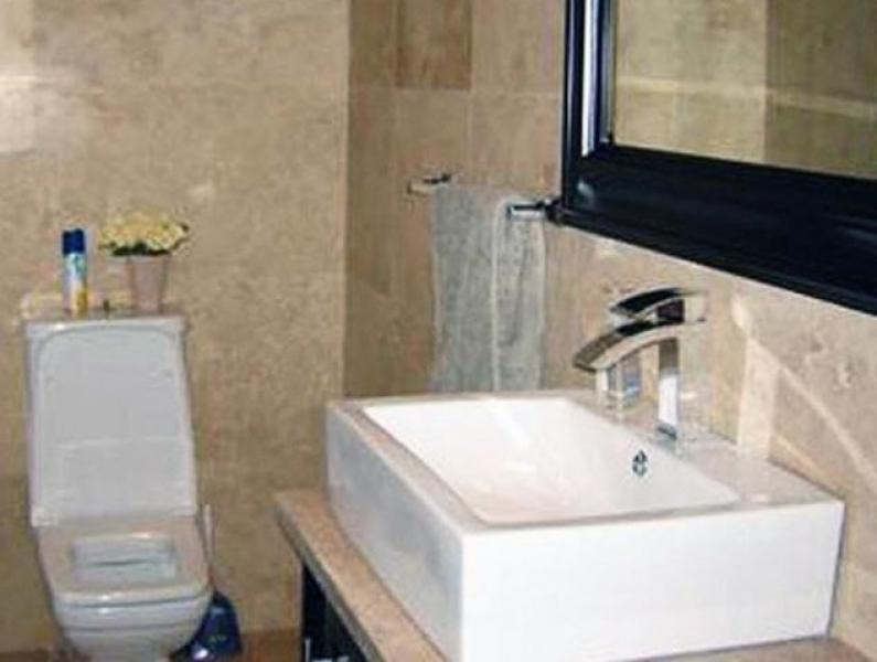 IL BAGNO DI CASA PISTORIUS DOVE E STATA UCCISA REEVA STEENKAMP