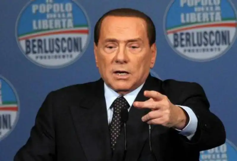 BERLUSCONI A MILANO PROMETTE DI RESTITUIRE I SOLDI DELLIMU jpeg