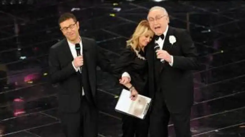 Fabio Fazio Pippo Baudo e Luciana Littizzetto sul palco del teatro Aristo 