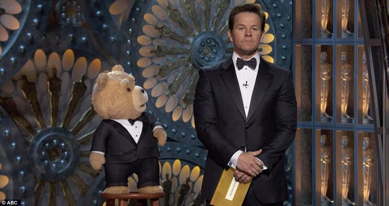 MARK WAHLBERG E TED