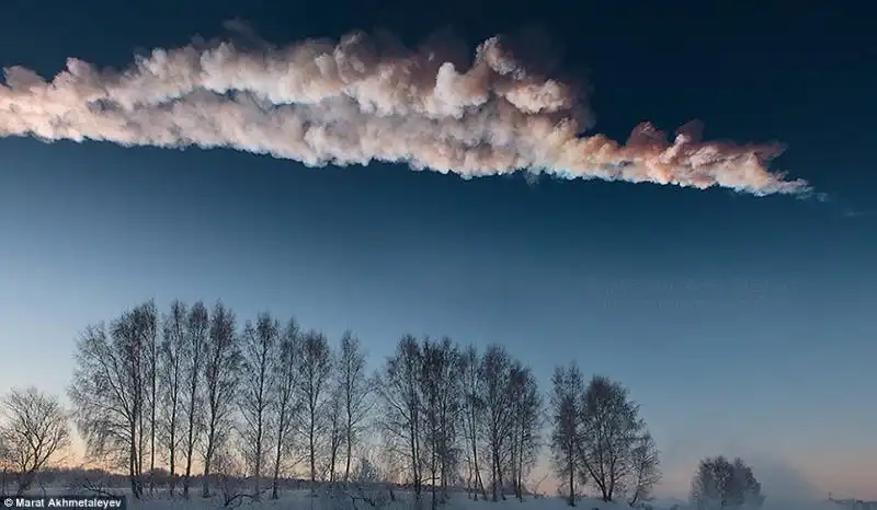 IL METEORITE CHE SI ABBATTUTO SULLA RUSSIA FOTO DI MARAT AKHMETALEYEV 