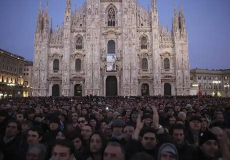 Movimento Stelle in piazza Duomo a Milano ad c fd ec a a a ac 