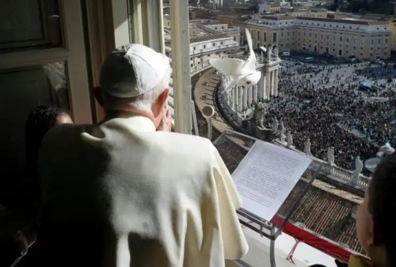 IL PAPA ALLA FINESTRA 