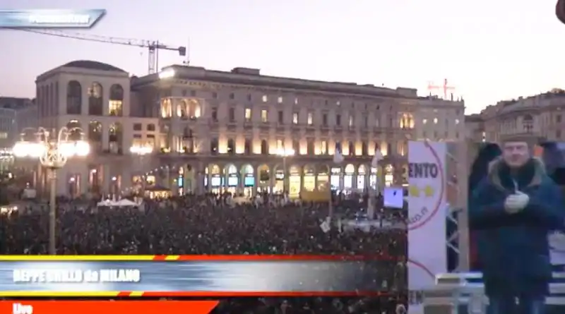 piazza duomo strapiena ore prima dell arrivo di grillo 