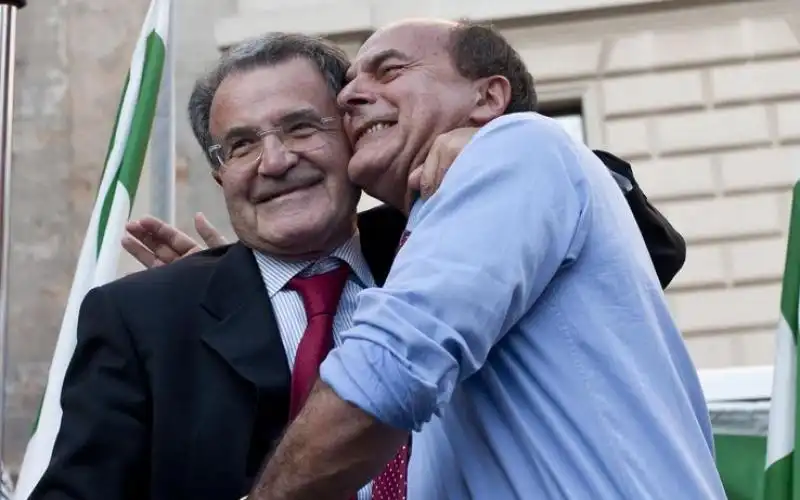 PRODI E BERSANI INSIEME SUL PALCO jpeg