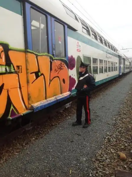 RAVE FANTASMA A TORINO - IL TRENO BLOCCATO