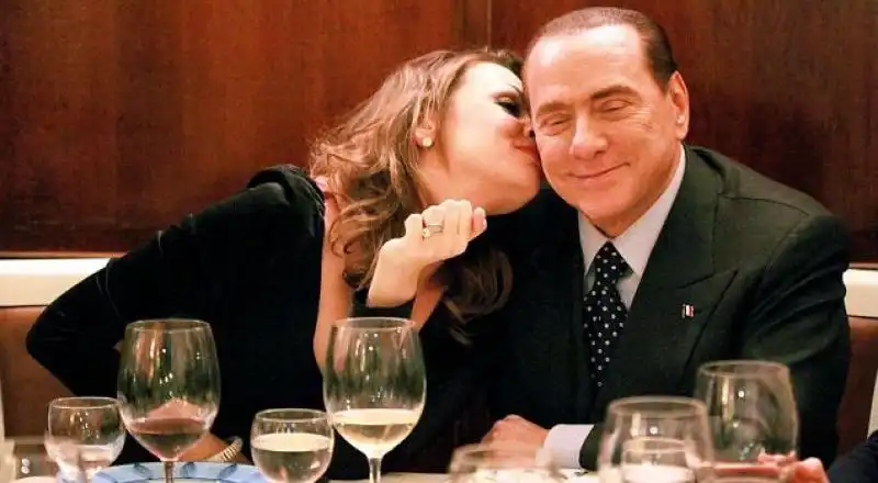 Silvio Berlusconi and Francesca Pascale article C DC x 