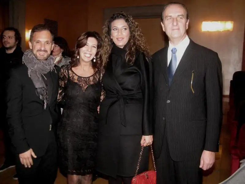 SPETTACOLO EDOARDO SYLOS LABINI A TEATRO CON PAOLO BERLUSCONI FOTO ANDREA ARRIGA TINA VANNINI CON IL MARITO INSIEME A SAMYA ABBARY E ROLY FOTO ANDREA ARRIGA 