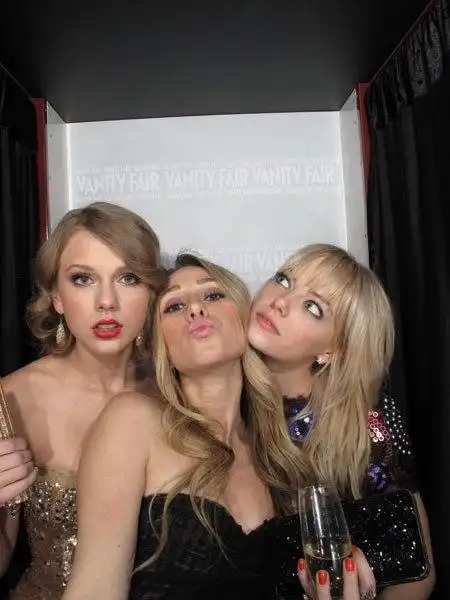 Taylor Swift Ashley Avignone and Emma Stone 