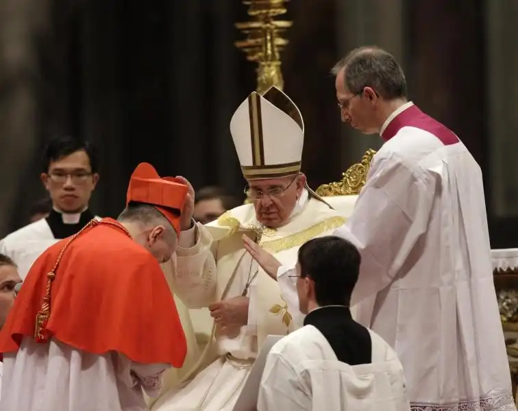 BERGOGLIO E RATZINGER A SAN PIETRO PER IL CONCISTORO 