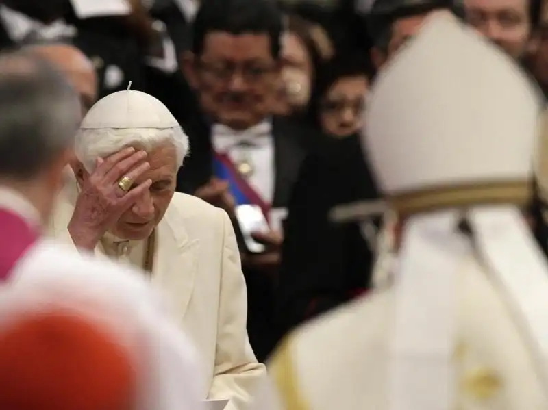 BERGOGLIO E RATZINGER A SAN PIETRO PER IL CONCISTORO 