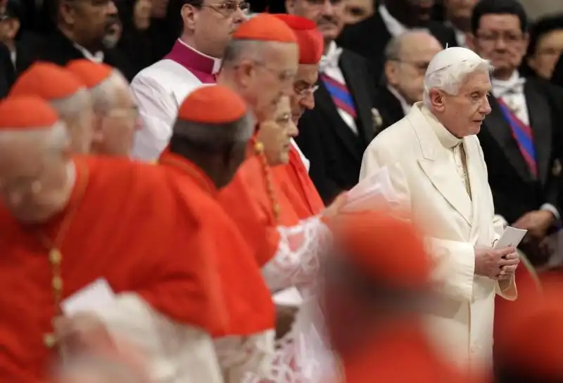 BERGOGLIO E RATZINGER A SAN PIETRO PER IL CONCISTORO 