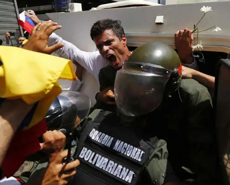 leopoldo lopez arrestato 