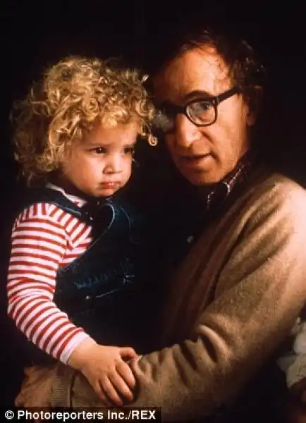 ALLEN CON LA FIGLIA DYLAN NEL 1998