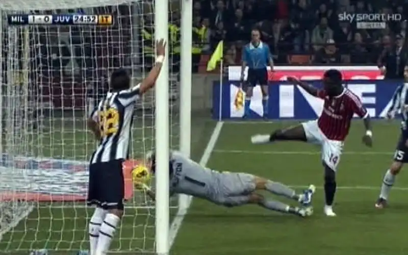 IL GOL ANNULLATO A MUNTARI IN MILAN JUVENTUS 