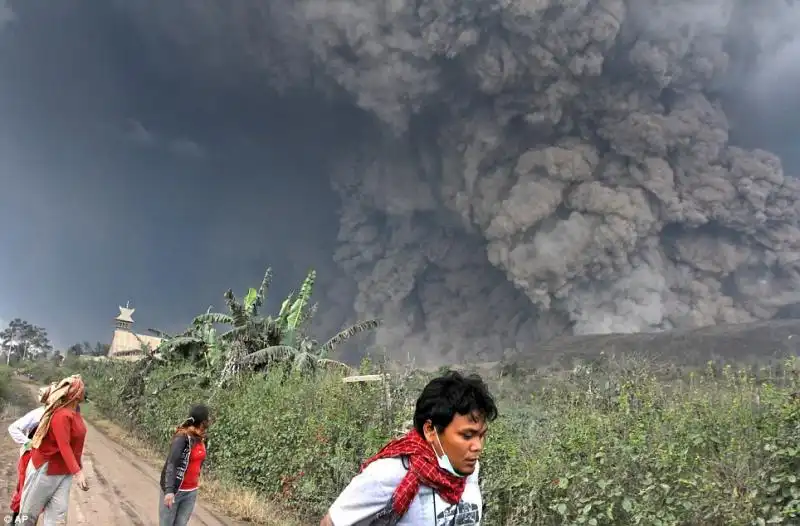 L attivita del vulcano non accenna a fermarsi 