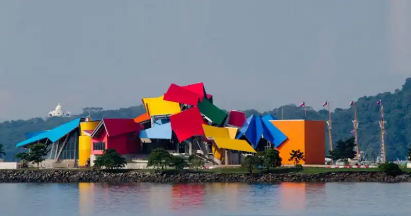 Il Biomuseo sorge sul Canale di Panama 