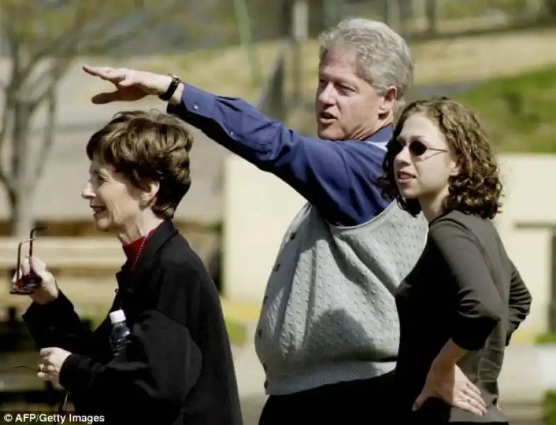 Chelsea and Bill Clinton with Diane Blair article B B x 