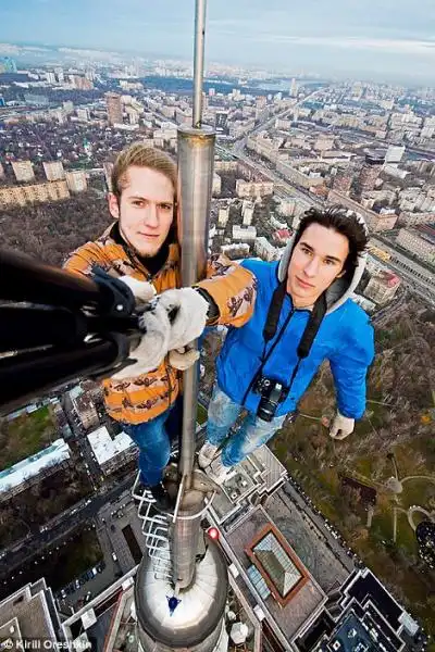 In cima non si risparmiano un selfie 