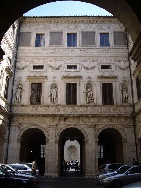 IL CORTILE DI PALAZZO SPADA SEDE CONSIGLIO DI STATO 