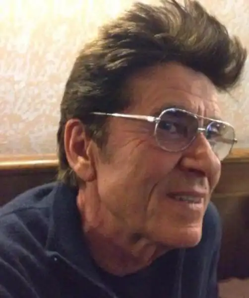 gianni morandi con il capello justin bieber 