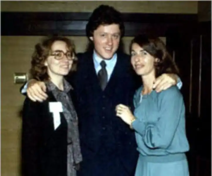 Hillary and Bill Clinton with Diane Blair article B BEF x 