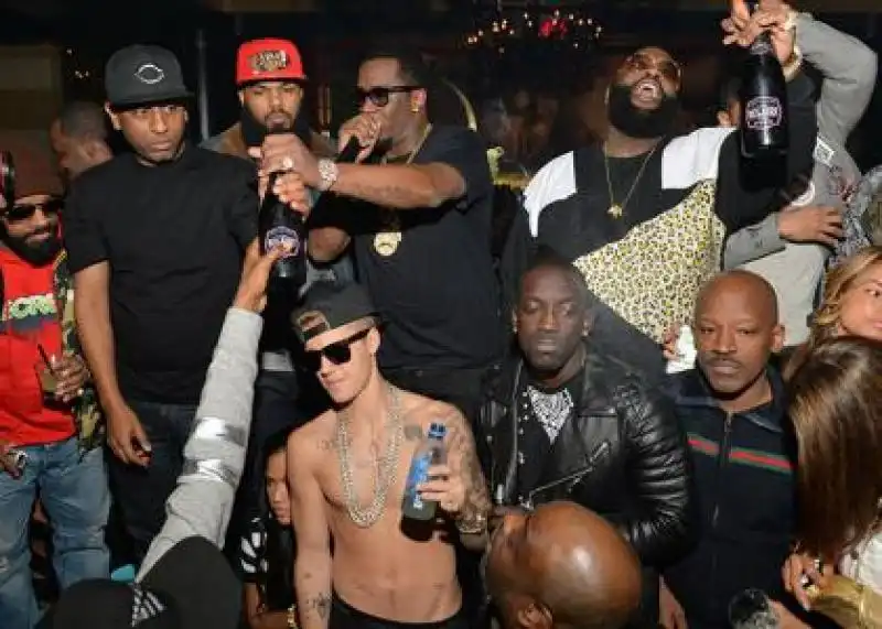 JUSTIN BIEBER PARTY AD ATLANTA CON SEAN DIDDY COMBS 