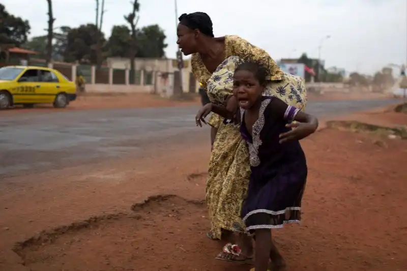 Madre e figlia schivano proiettili a Bangui 