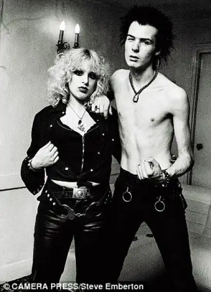 Nancy Spungen fu trovata morta nella sua stanza 