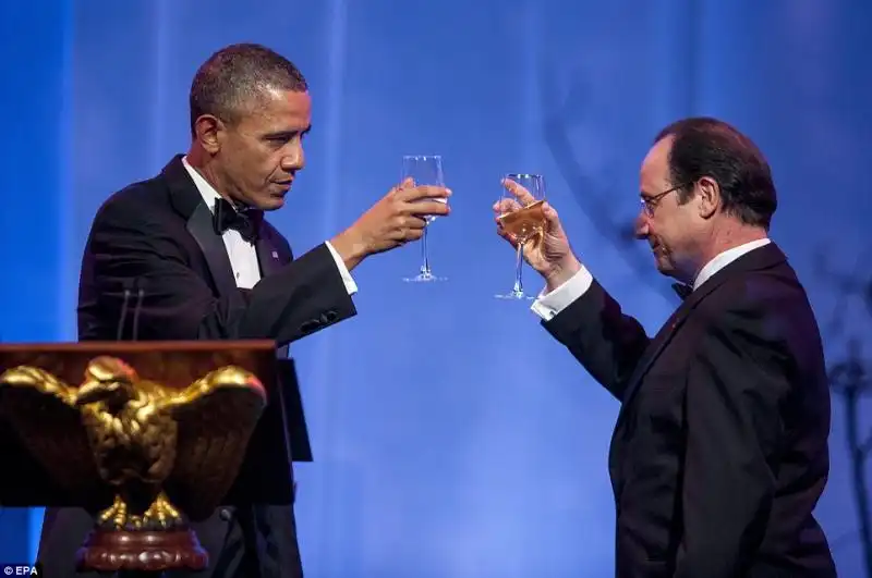 Obama e Hollande brindano alla salute 