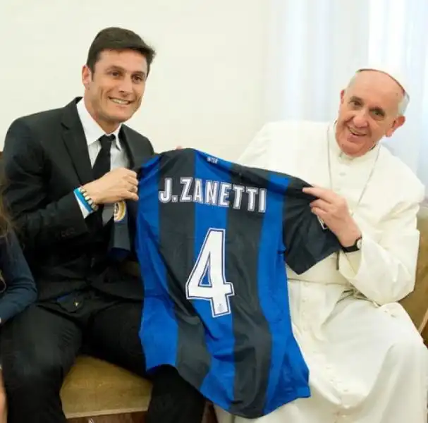 papa francesco bergoglio con javier zanetti 