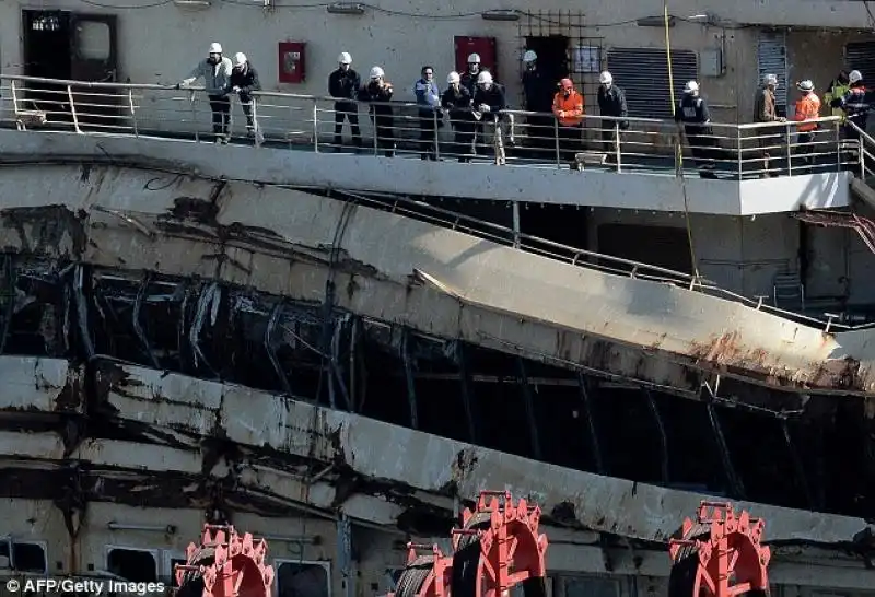 SCHETTINO TORNA SULLA COSTA CONCORDIA 