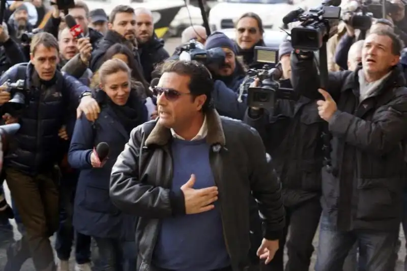 SCHETTINO TORNA SULLA COSTA CONCORDIA FOTO LAPRESSE 