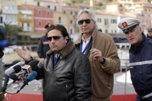 SCHETTINO TORNA SULLA COSTA CONCORDIA FOTO LAPRESSE