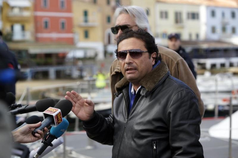 SCHETTINO TORNA SULLA COSTA CONCORDIA FOTO LAPRESSE