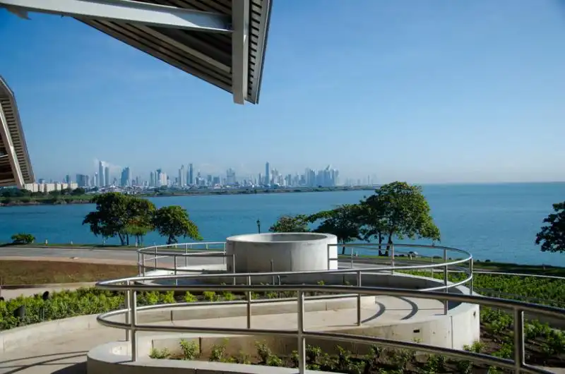 La vista del Biomuseo sul Canale di Panama 