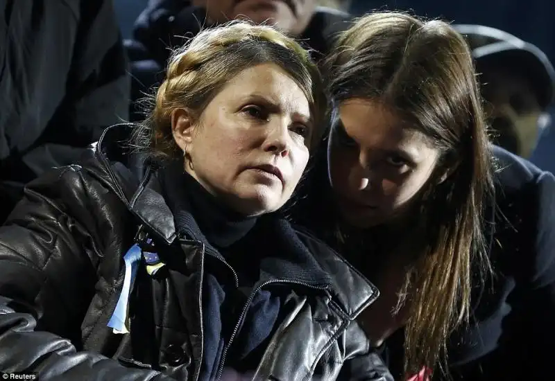 Yulia Tymoshenko con sua figlia prima di parlare a Independence Square 