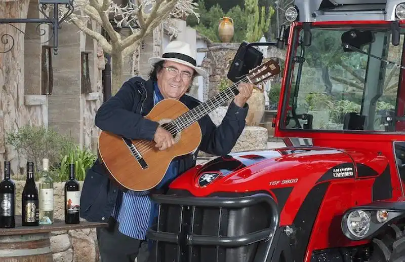 AL BANO IN CAMPAGNA CON IL TRATTORE 