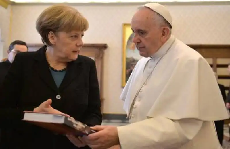 angela  merkel con papa francesco bergoglio