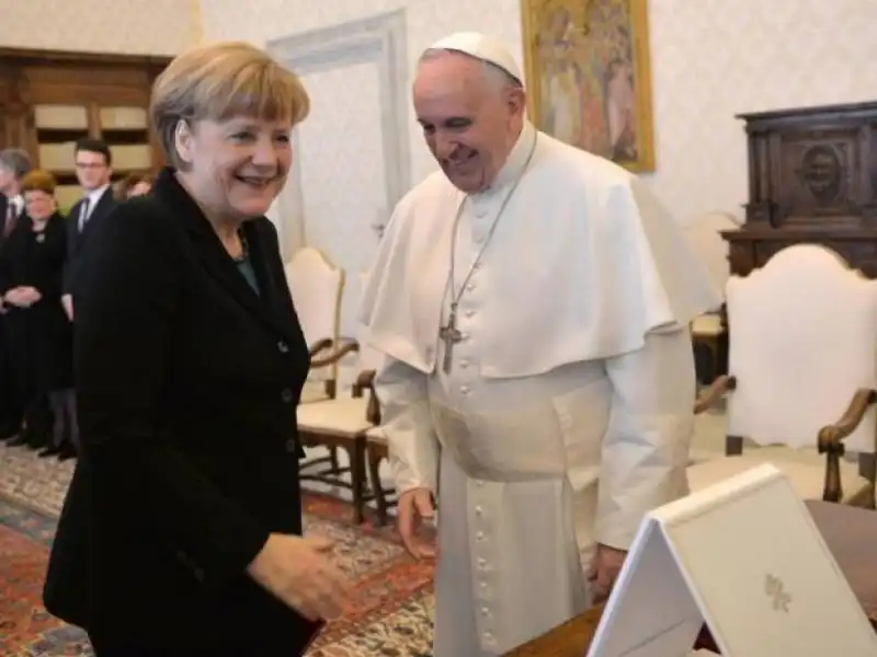 angela merkel con  papa francesco bergoglio