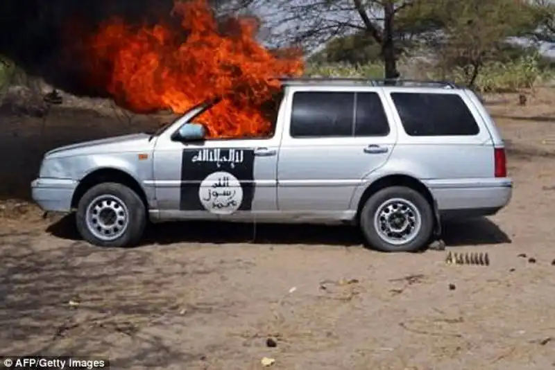 auto bruciata da boko haram 