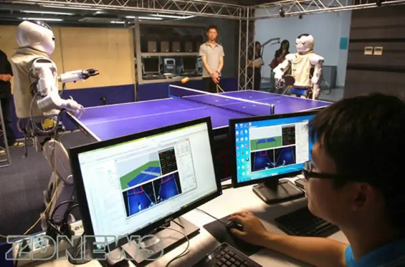 CINA - ROBOT GIOCATORI DI PING PONG 