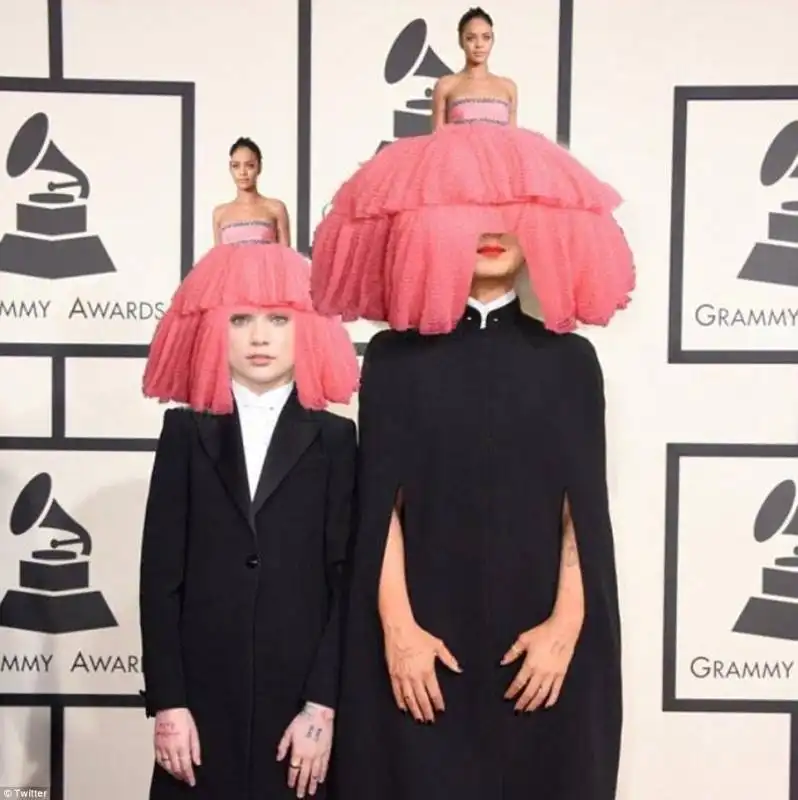 grammy 2015  l abito di rihanna e 1000 meme 18